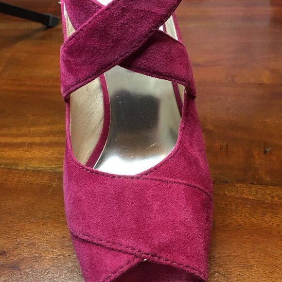 MICHAEL MICHAEL KORS BURGUNDY SUEDE PLATFORM HEELS NWOT 8.5M - Picture 10 of 10